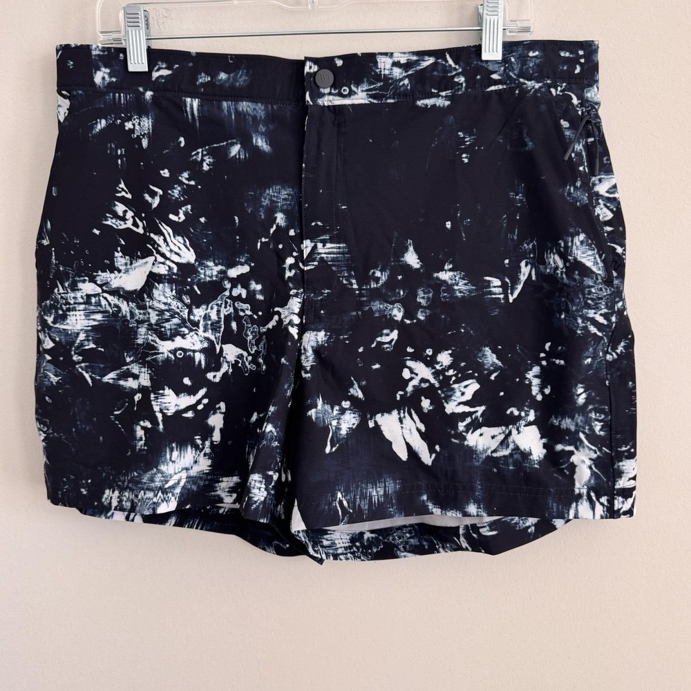 VRST Men's 5" Resort Short Indigo Craft Print Large NWT Slim Fit Lined Hybrid